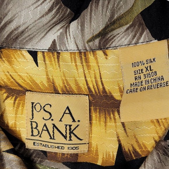 Jos A Bank 100% Silk Hawaiian Shirt XL Floral Tropical Short Sleeve Casual Vacy - Picture 9 of 11